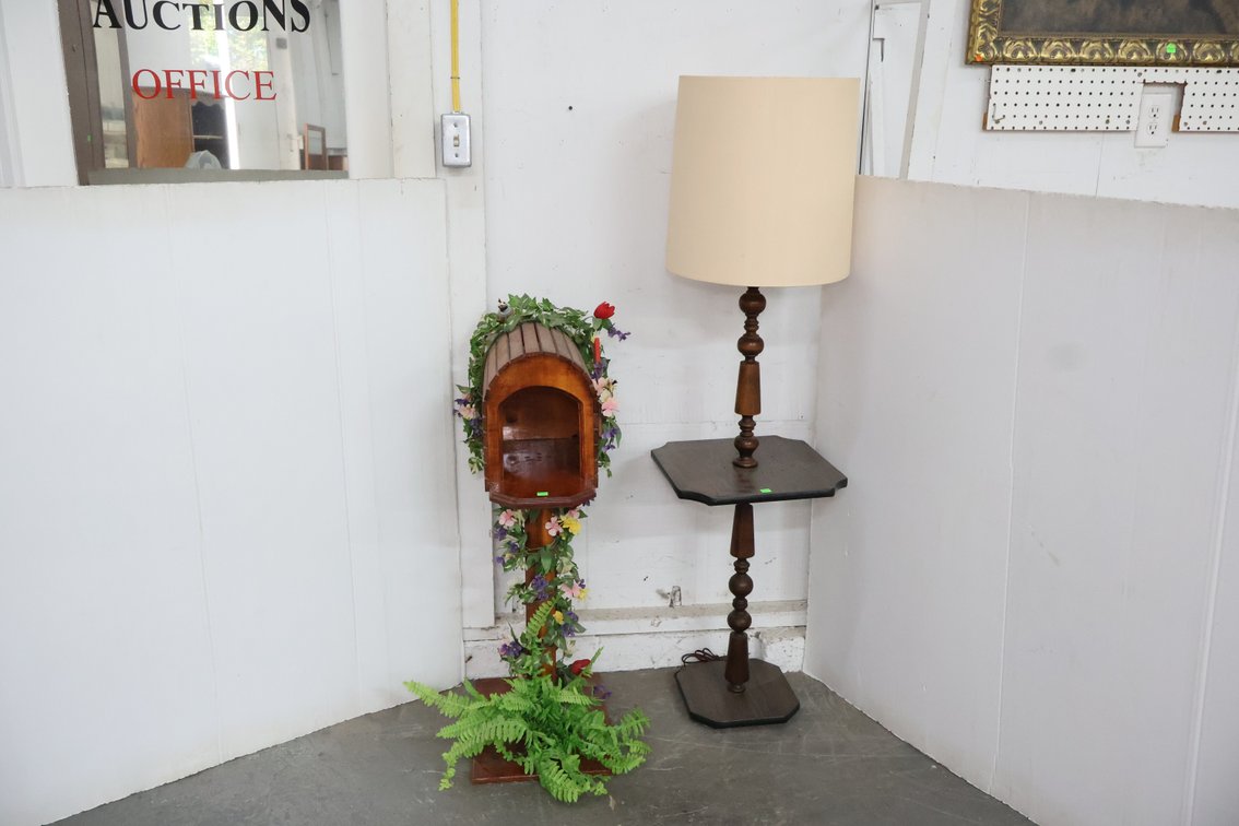 End Table Lamp And Mailbox
