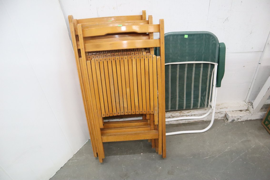 (4) Wood Folding Chairs, Green Folding Chair