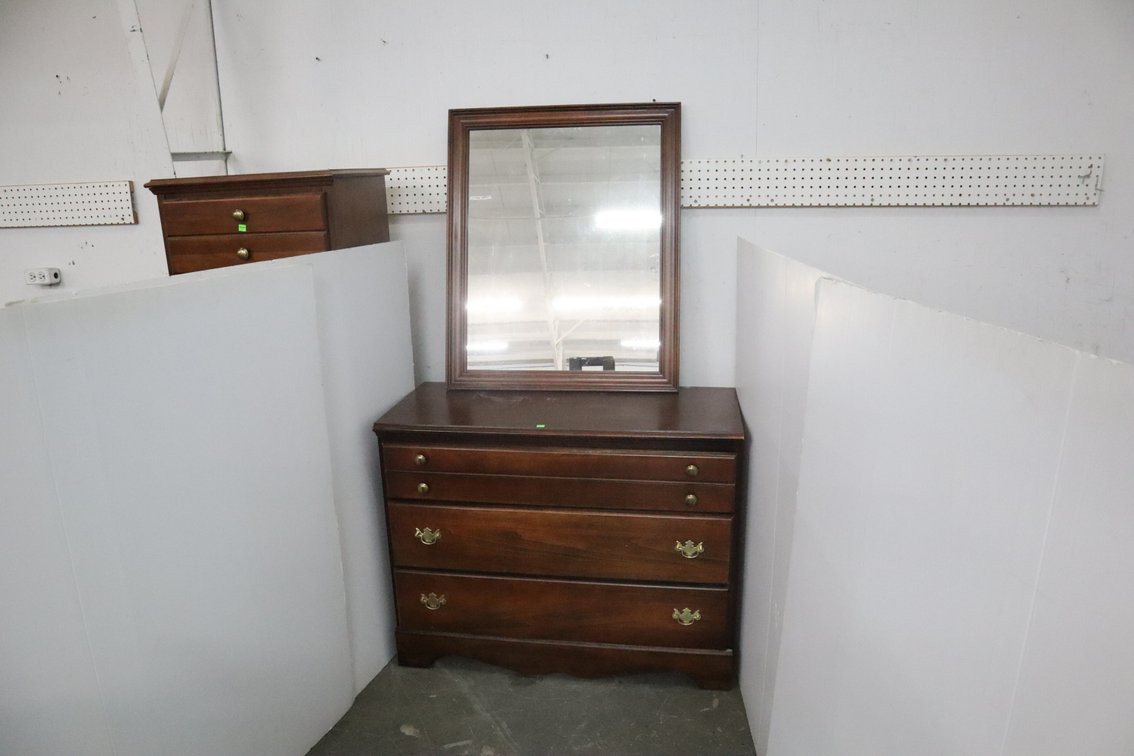 Dresser With Mirror