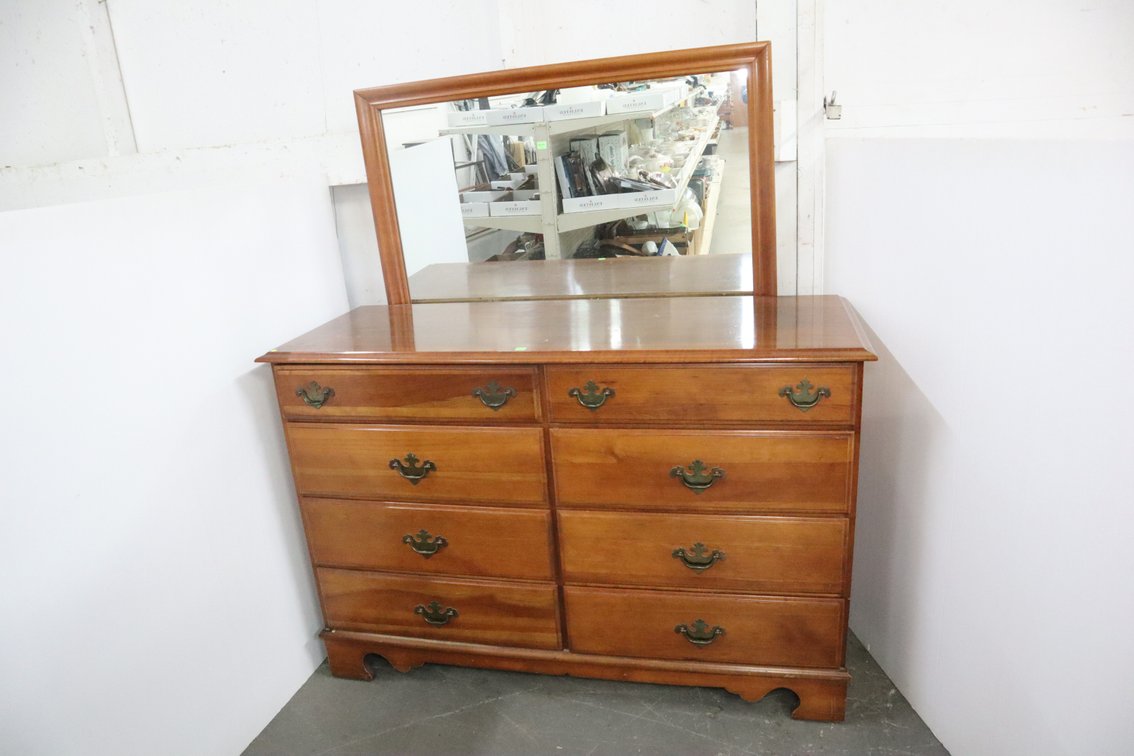 Dresser With Mirror