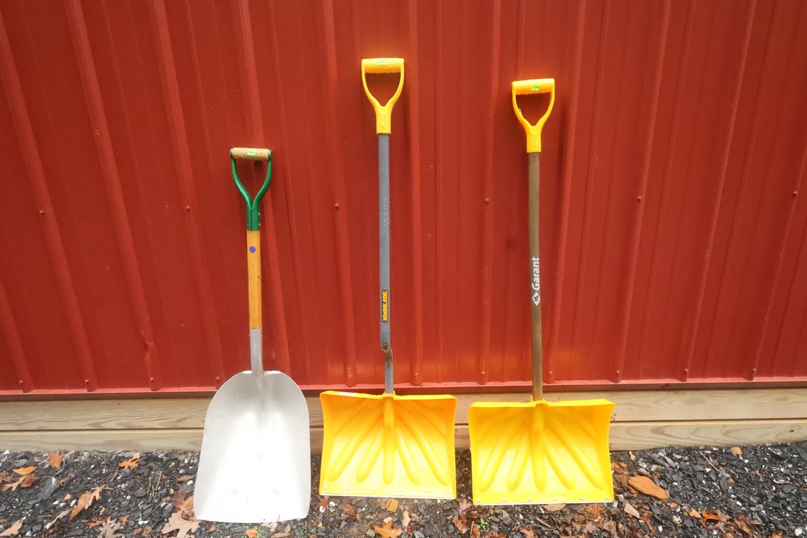 Shovels - Snow And Aluminum Scoop