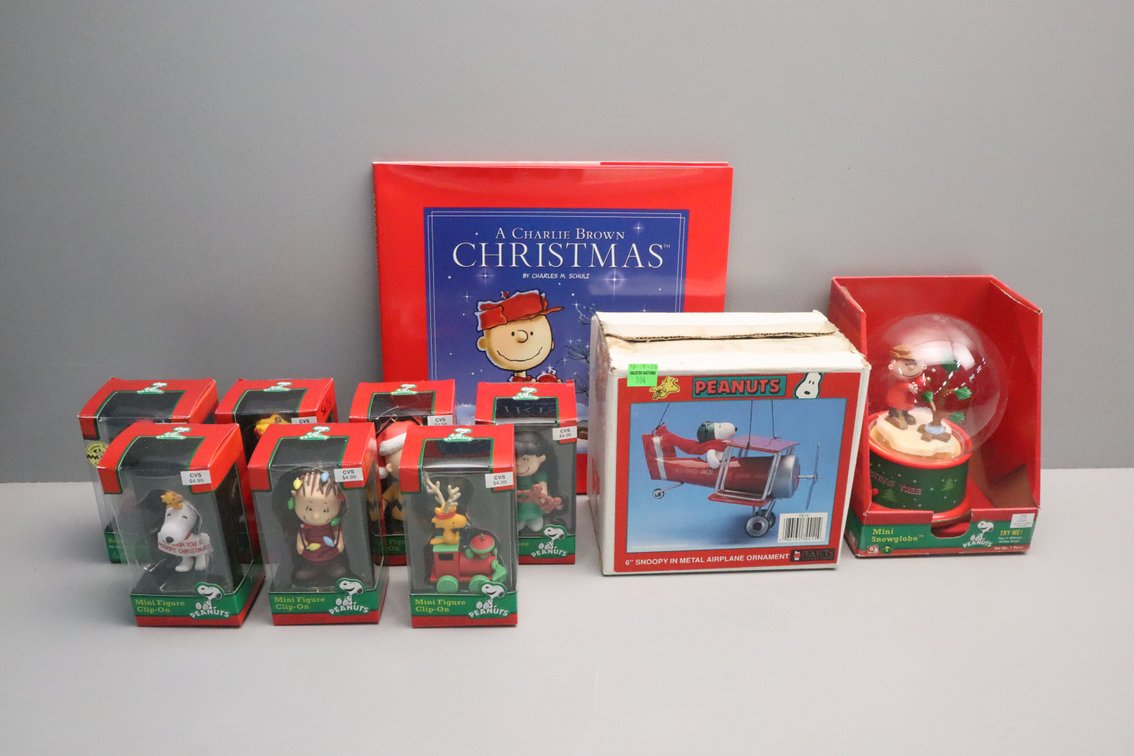Disney Figures And Ornaments