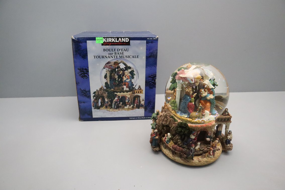 Musical Water Globe with Revolving Base