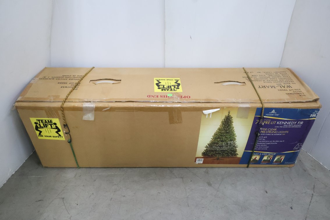 7.5 Pre Lit Kennedy Fir Christmas Tree