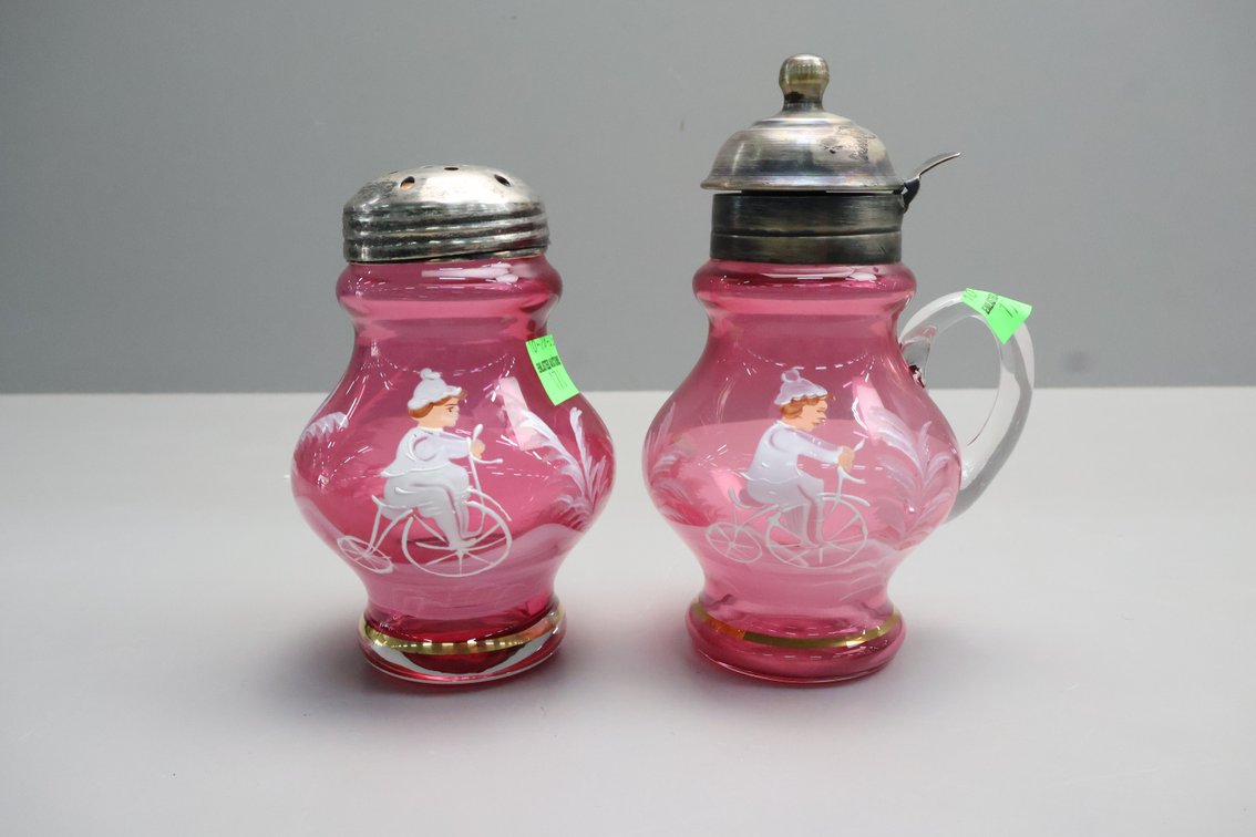 Cream And Shaker Set