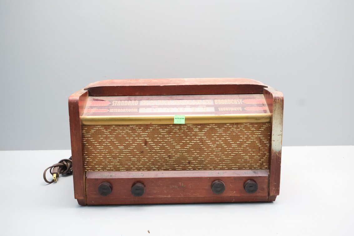 Antique Tabletop Radio