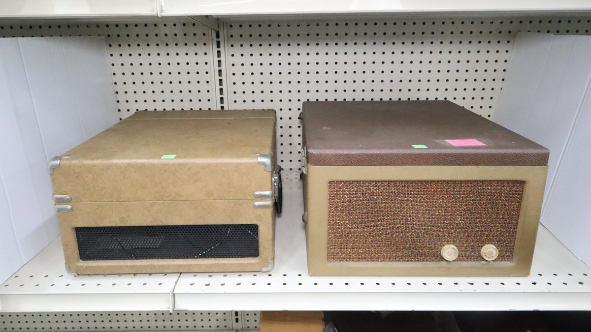 Vintage Turntable with Speakers