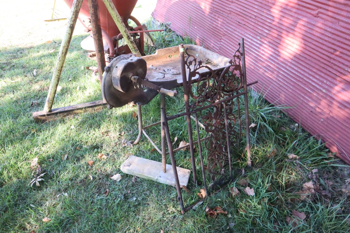 Hand Crank Forge, Gates