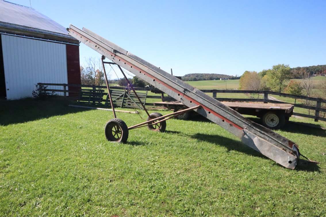 Electric hay elevator