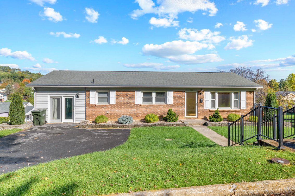 3 Bed, 1 Bath Estate Home