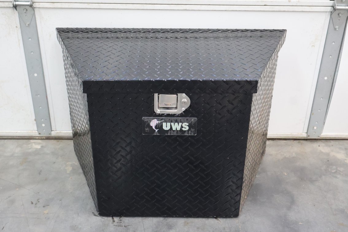 Diamond Tread Toolbox