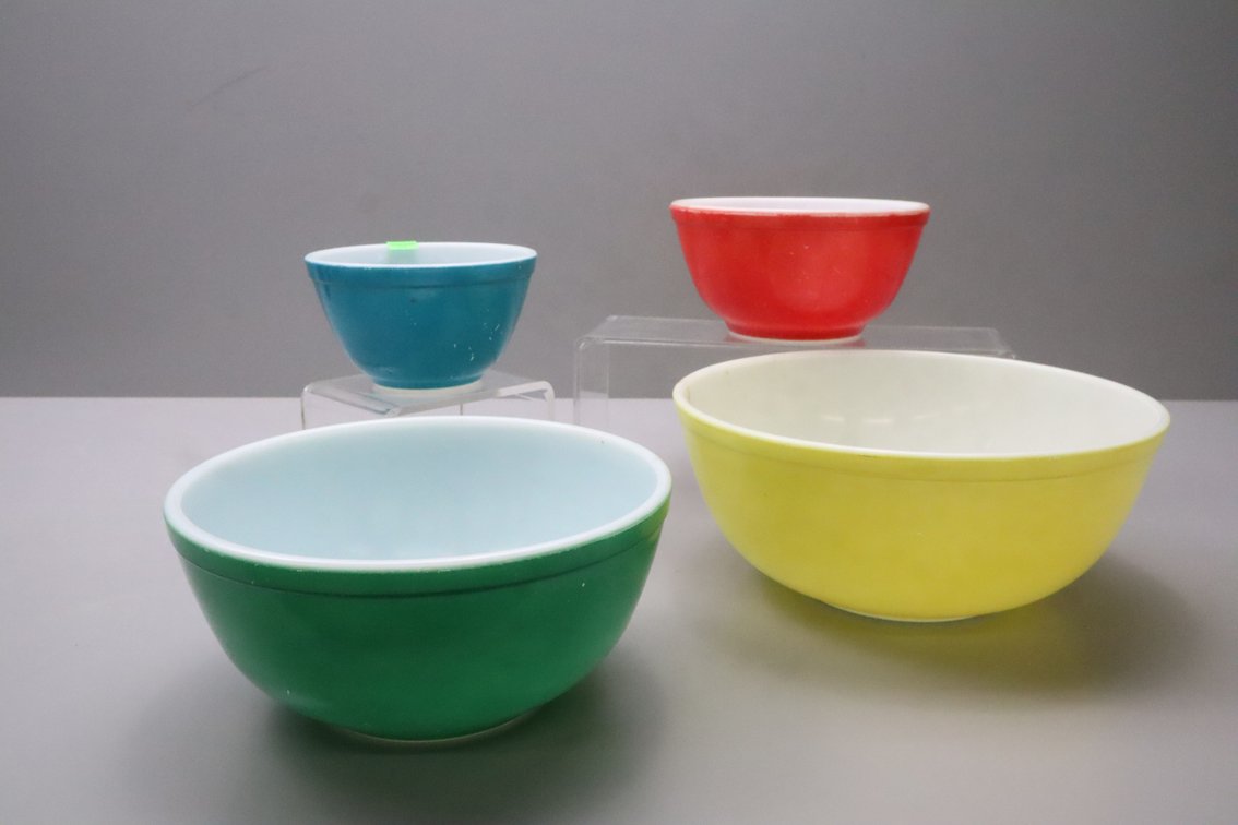 Vintage Pyrex Mixing Bowl Set