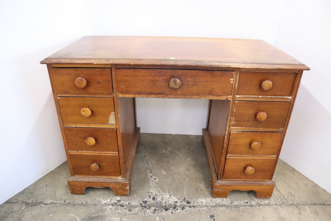 Kneehole Desk