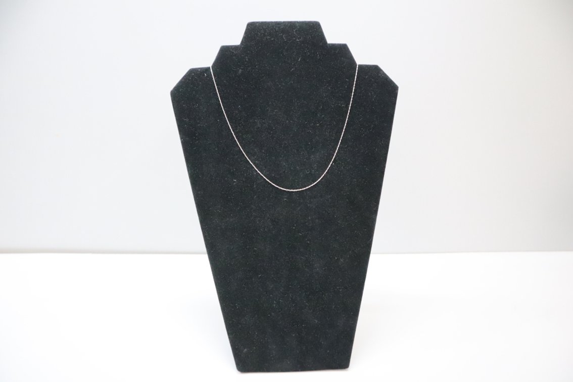 Fine Chain Neck Necklace
