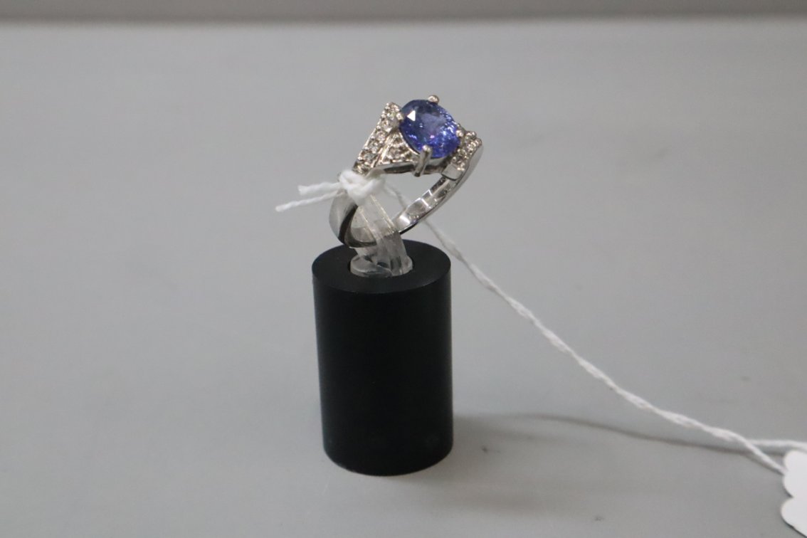 Oval Tanzanite Ring