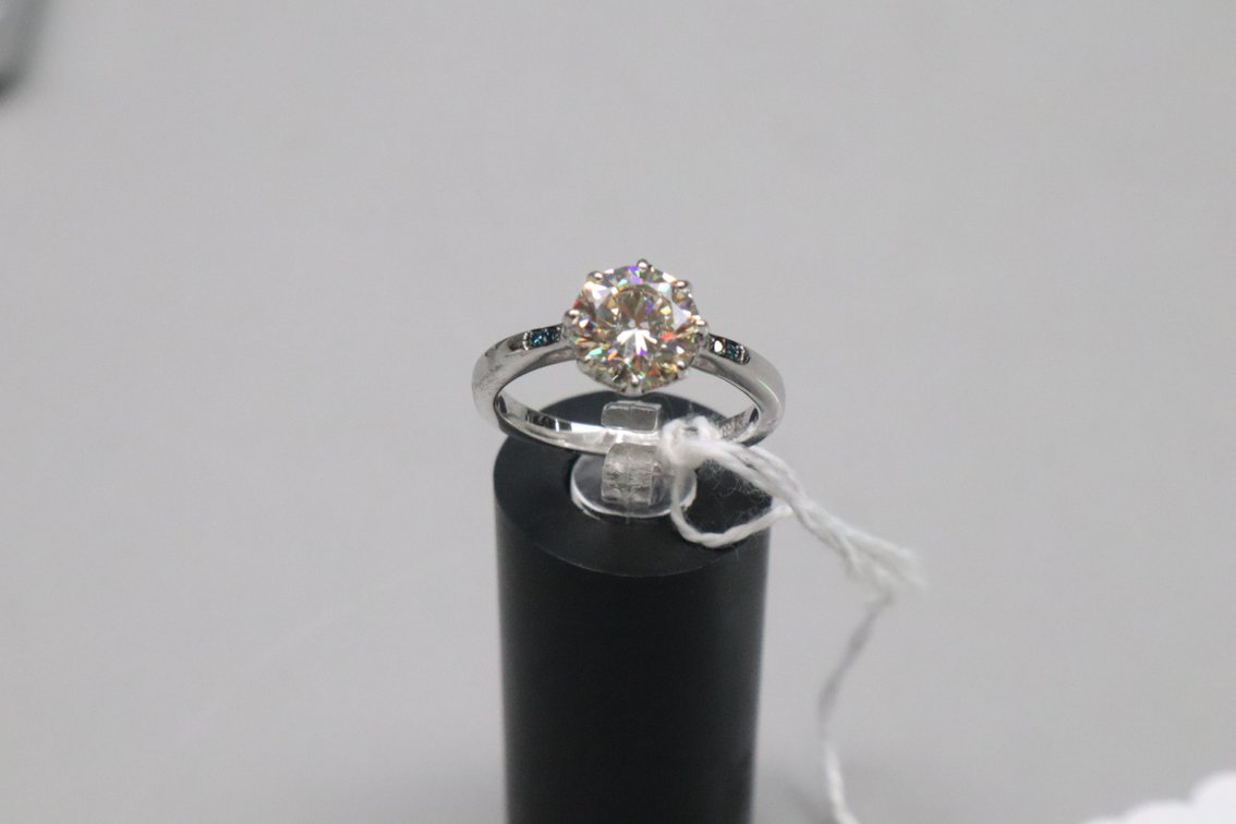 Strontium Titanate Ring