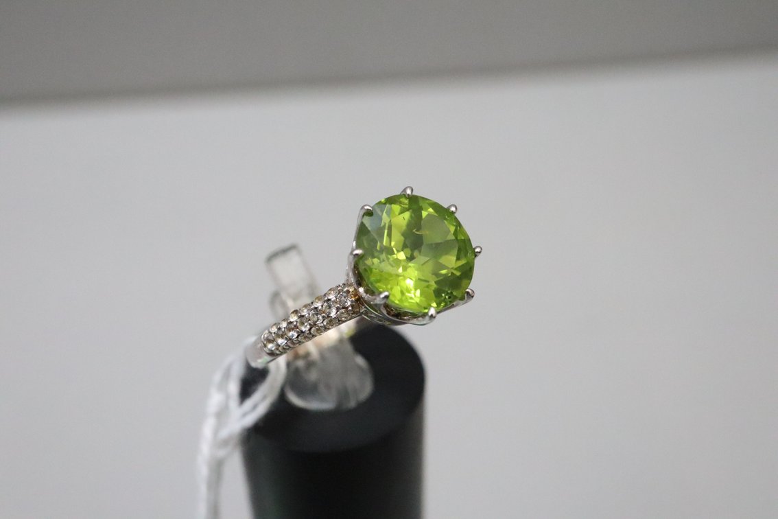 Round Manchurian Peridot Ring