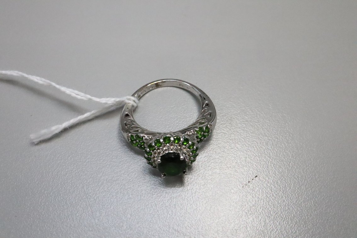 Round Chrome Diopside Ring
