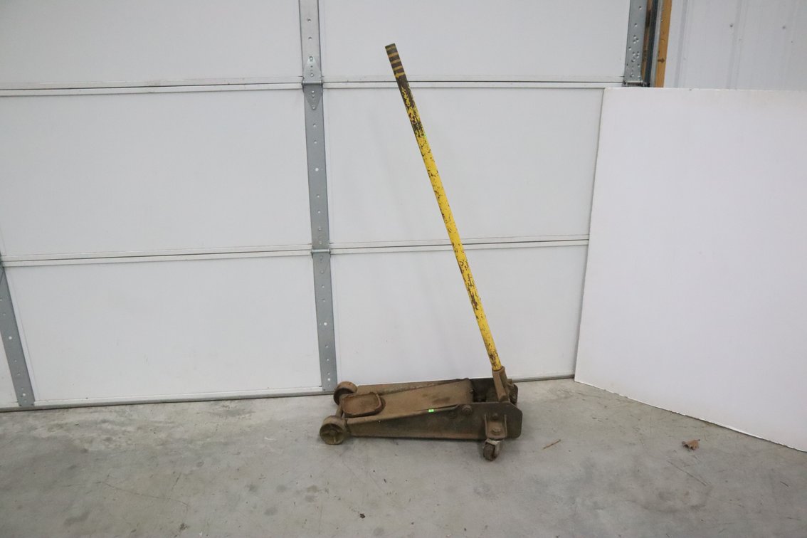 Hydraulic Floor Jack