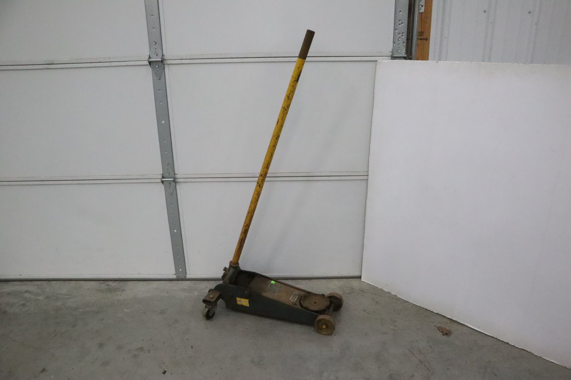 Hydraulic Floor Jack