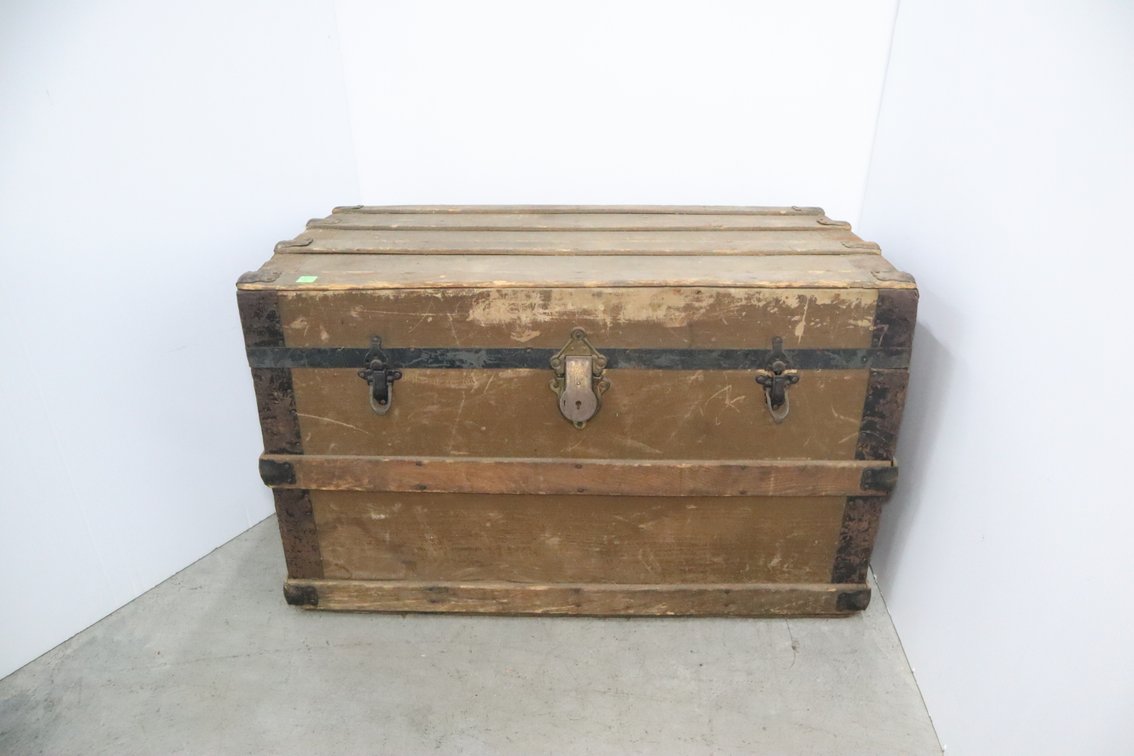 Vintage Flat Top Trunk
