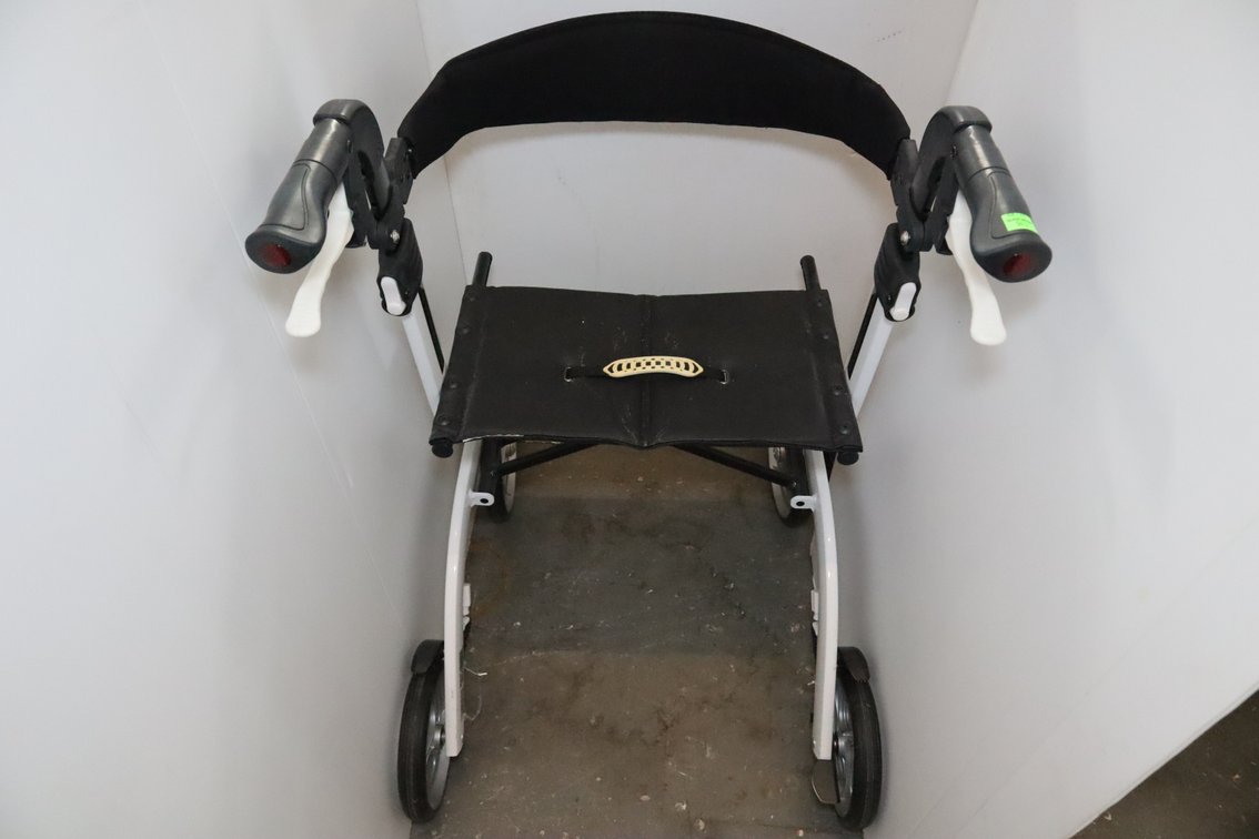 Nitro Rollator Walker