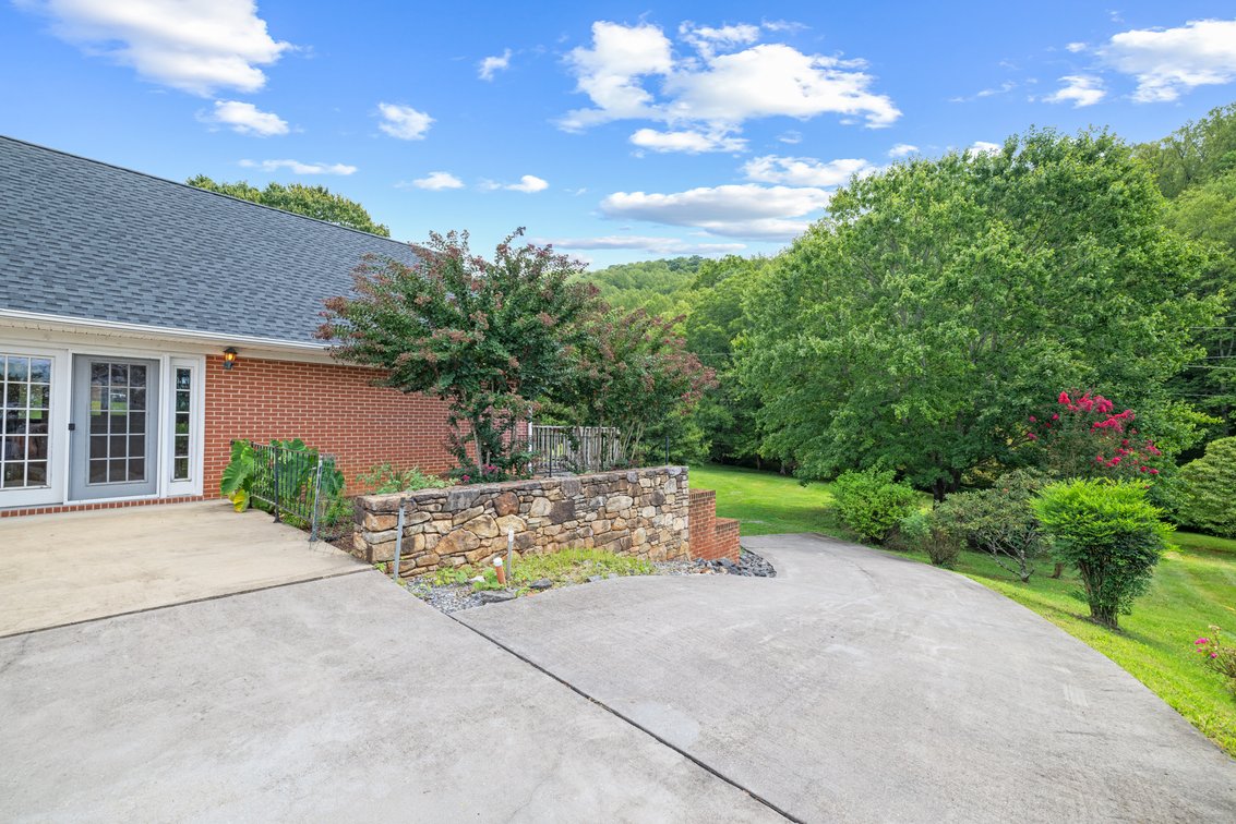 Image for 250 Ridge St, Lovingston Real Estate Auction
