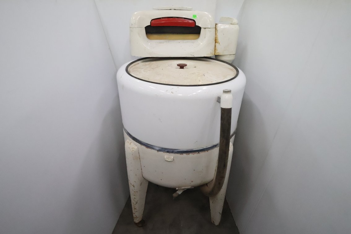 Vintage Wringer Washing Machine