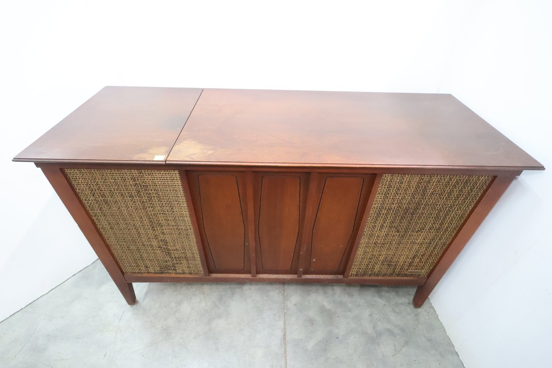 Zenith Stereo Cabinet