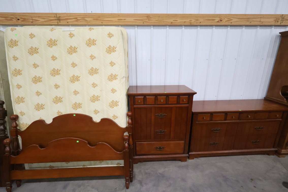 Bedroom Furniture Set