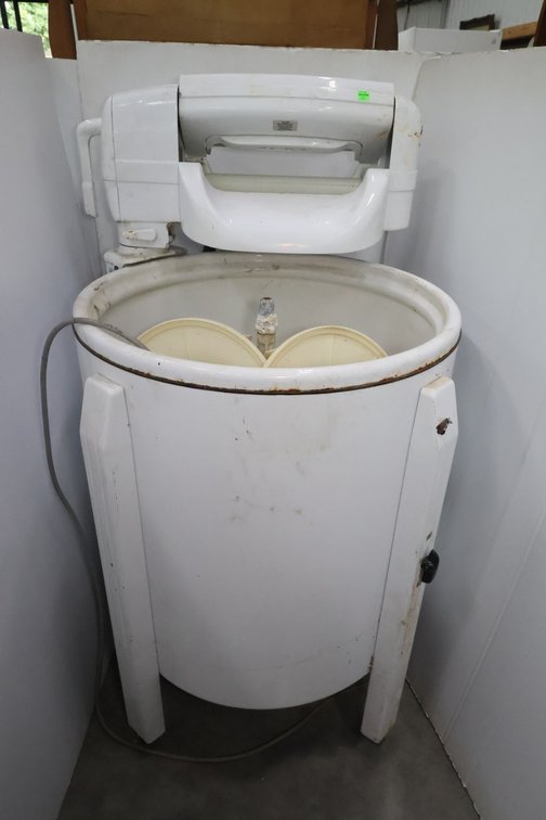 Amana Wringer Washing Machine