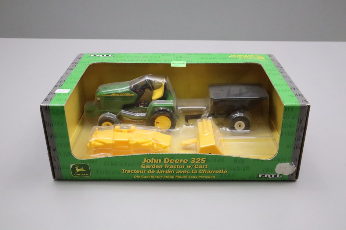 John Deere 325 Garden Tractor With Cart