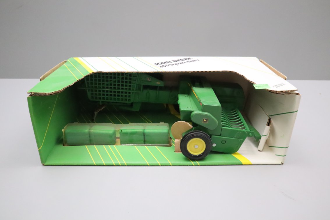 John Deere 348 Square Baler
