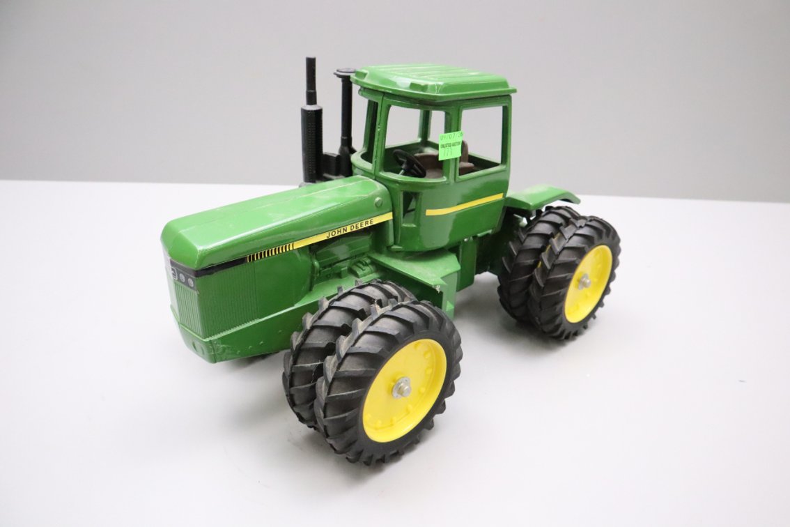 John Deere Articulating Tractor