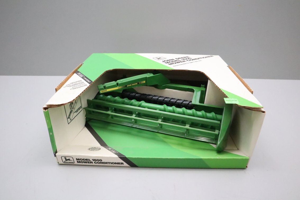 John Deere 1600 Mower Conditioner