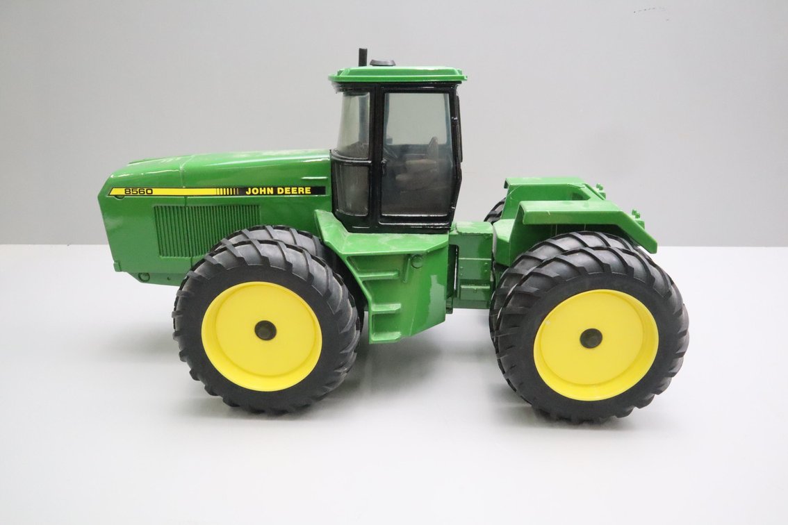 John Deere 8560 Tractor