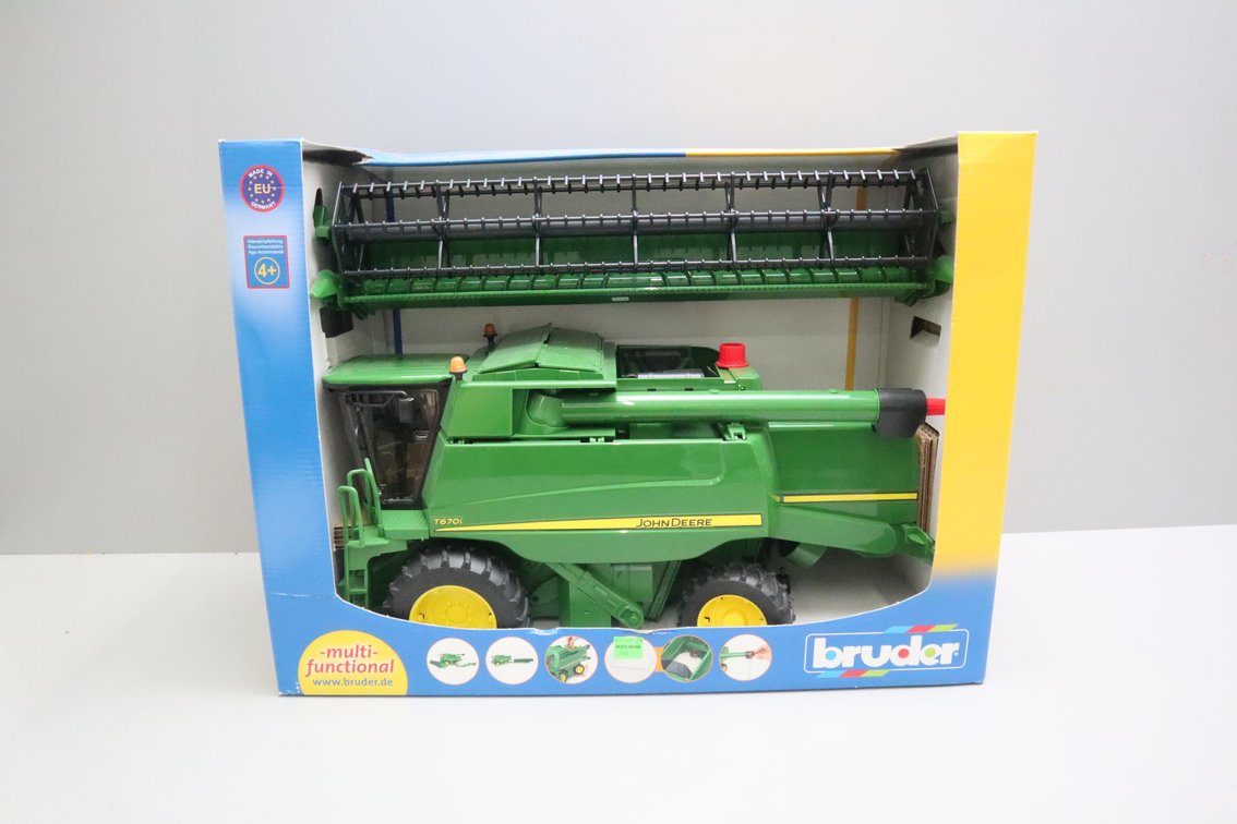 John Deere T670I Combine