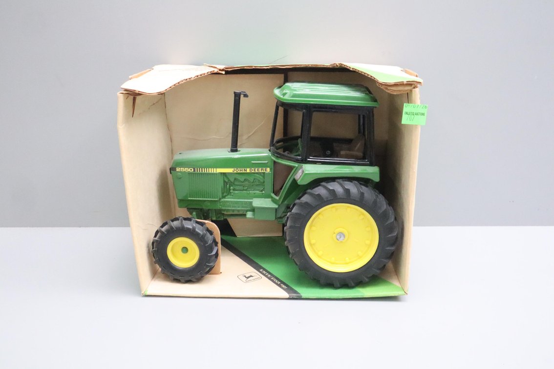 John Deere 2550 Tractor