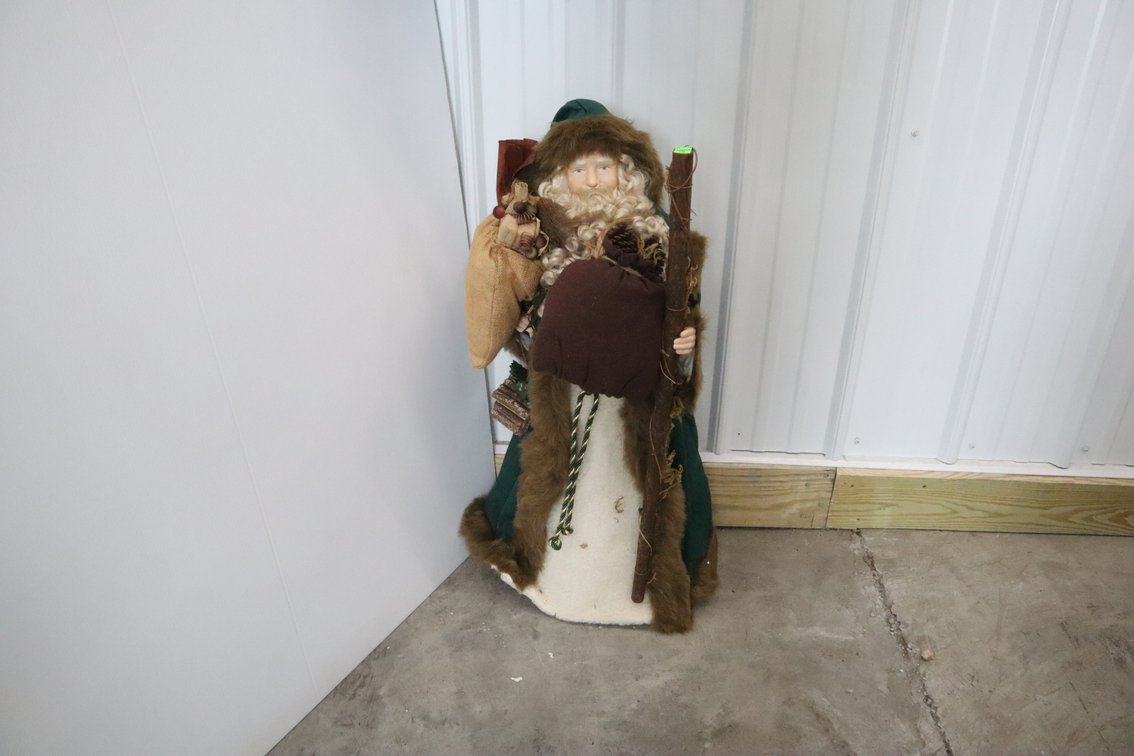 Santa Claus Statue