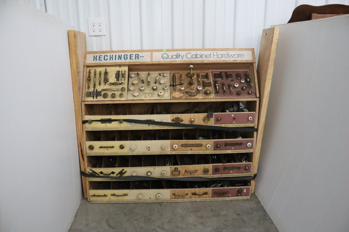 Cabinet Hardware Display