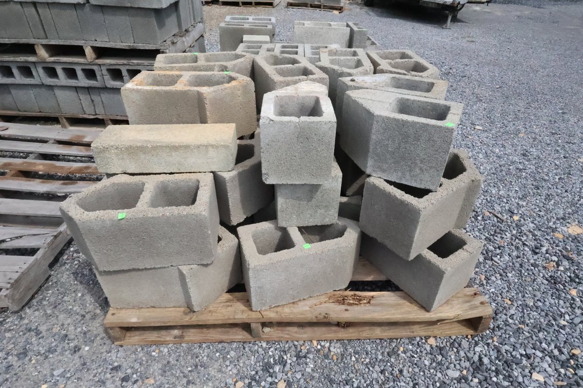 Concrete corner blocks