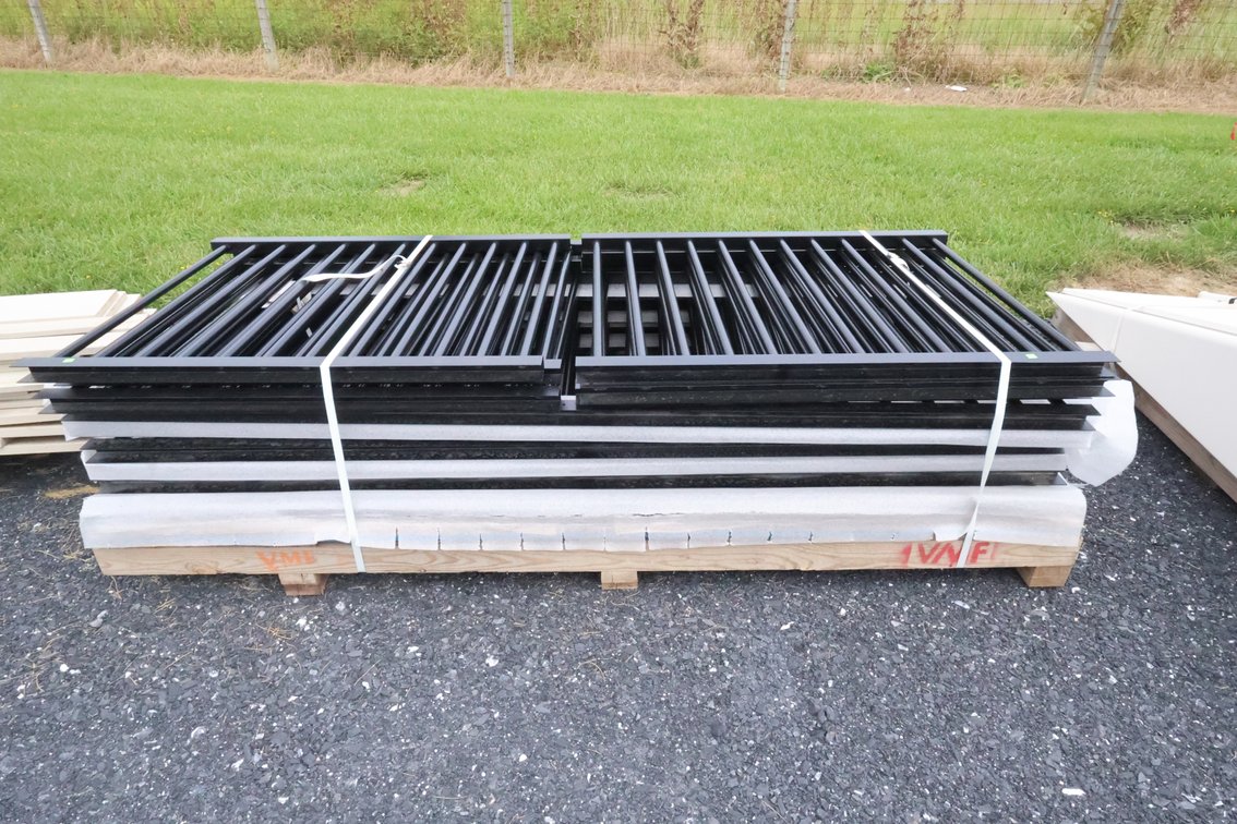 (22)Horse stall grille panels