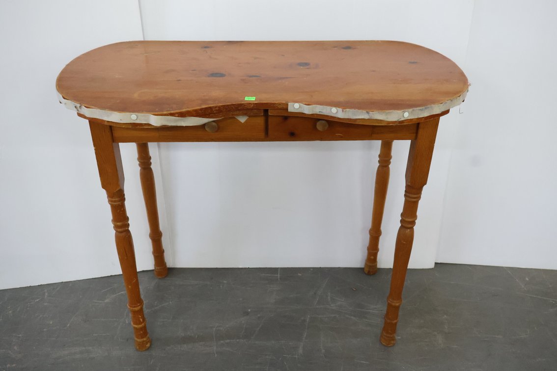 Kidney Bean Style Table