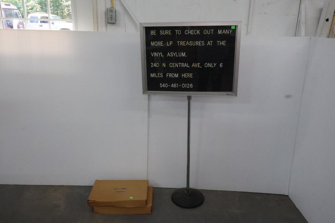 Pedestal Sign