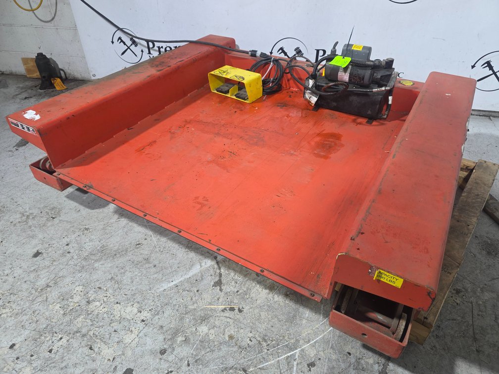 Presto Model XZ44-40 Hydraulic Lift Table.