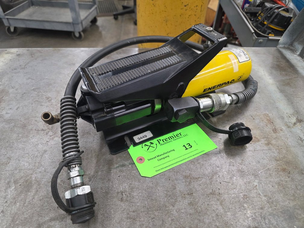 Enerpac PA133, Air/Hydraulic Pump.