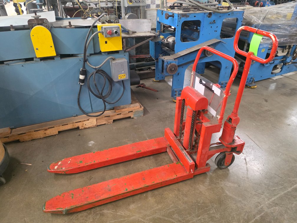 Bishamon LV100 Pallet Lifter.