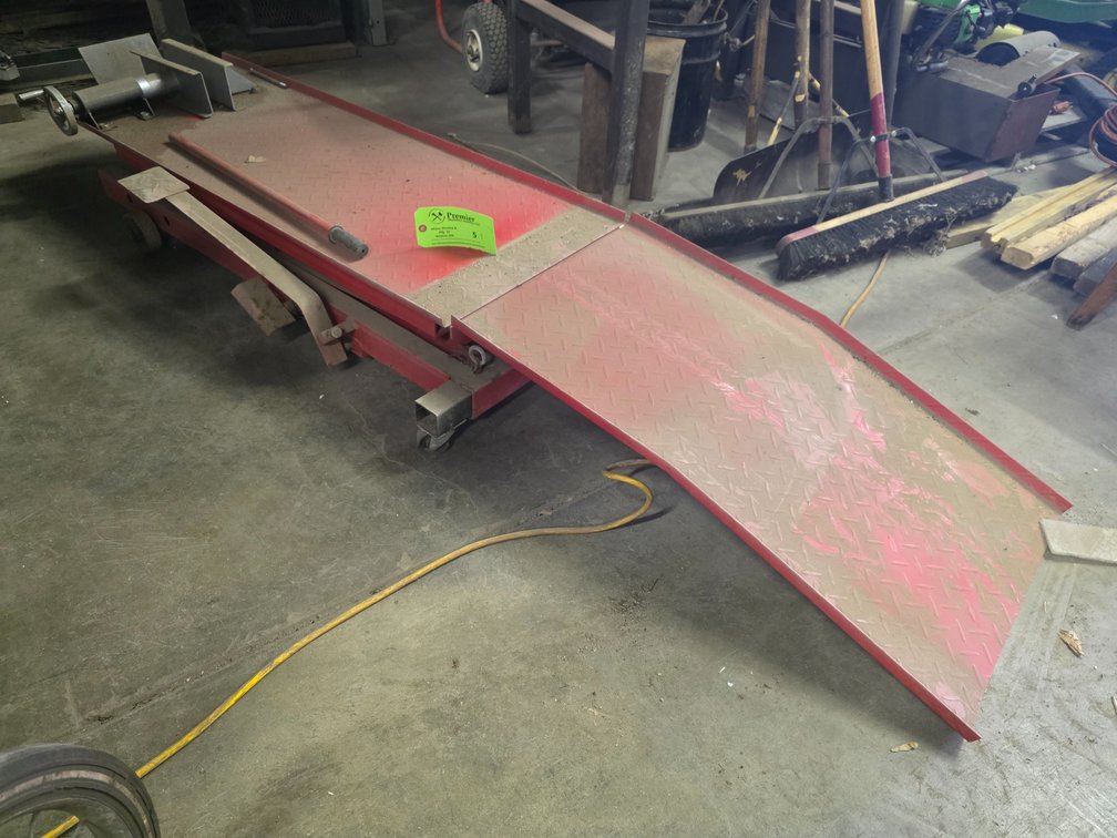 Manual Motorcycle Lift Table.