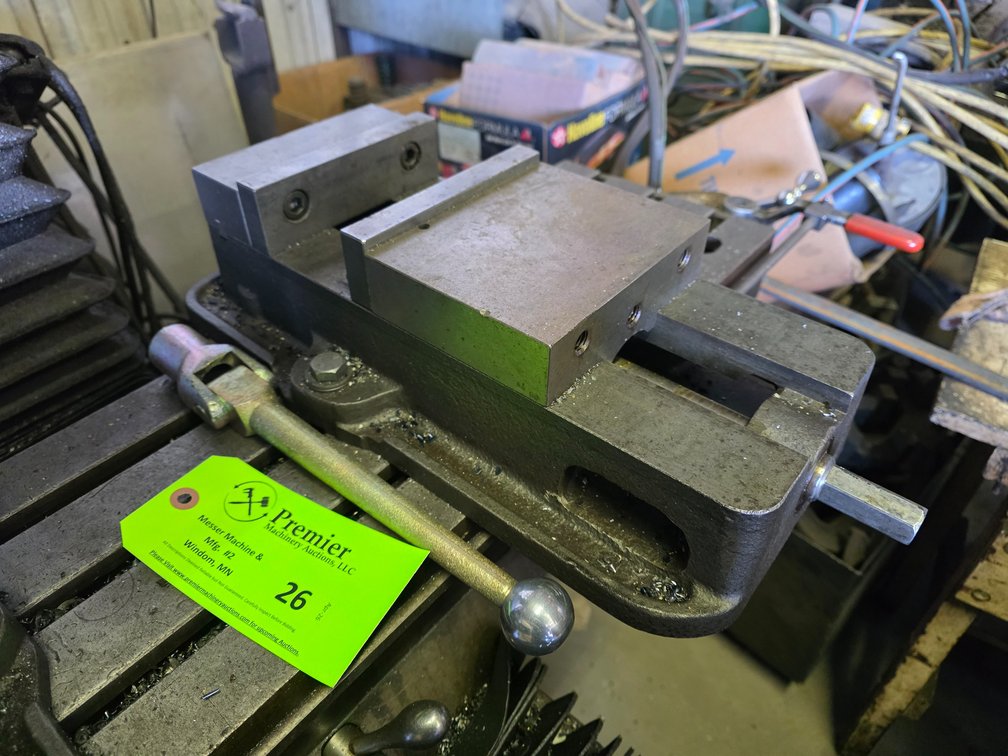 Kurt D675, 6" Machine Vise
