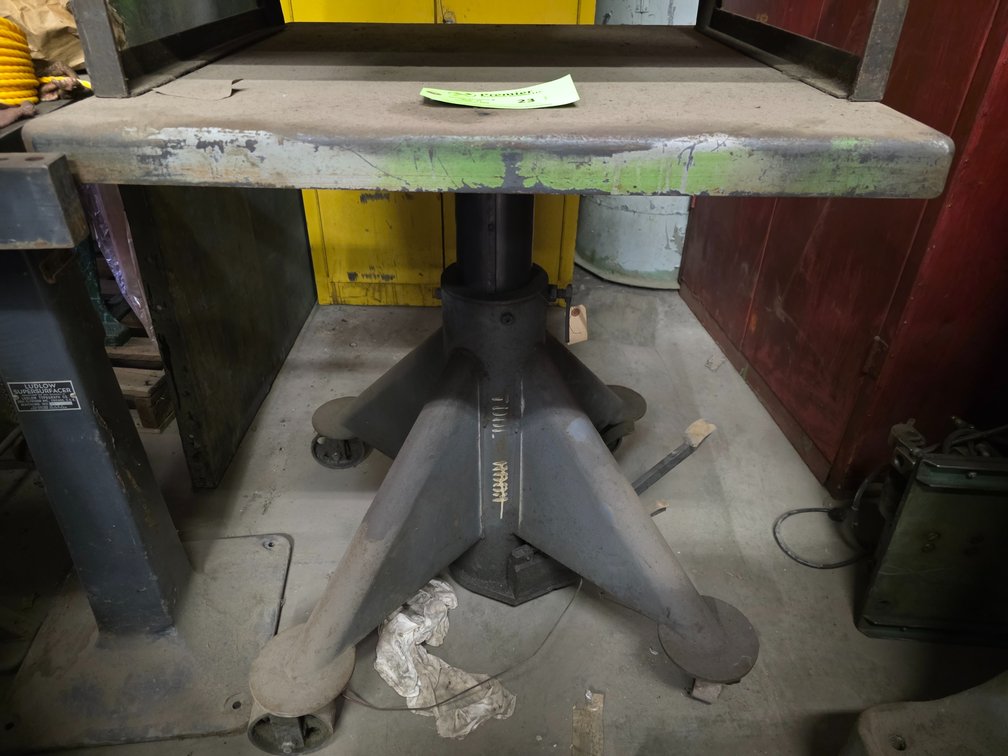 Lange Lift Co. 29-3/4" x 30" Hydraulic Die Lift Table.